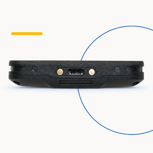 Vue du dessous du terminal Unitech EA660 avec son port USB-C.