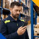 Opérateur logistique utilisant un terminal Unitech EA660 couvert par UnitCare