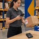 Opératrice utilisant un terminal EA530 avec une batterie de secours